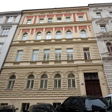 Vikroria - Hálkova 5 * Praga