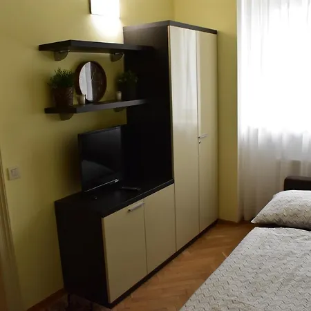 Vikroria - Hálkova 5 * Praga
