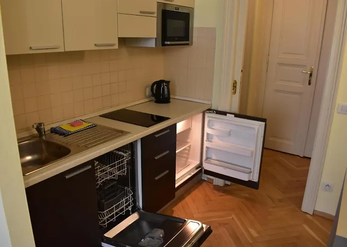 Vikroria - Hálkova 5 * Praga