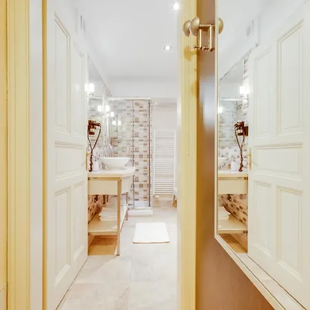 Vikroria - Halkova 5 Apartman *