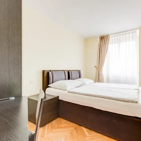 Vikroria - Halkova 5 Apartman