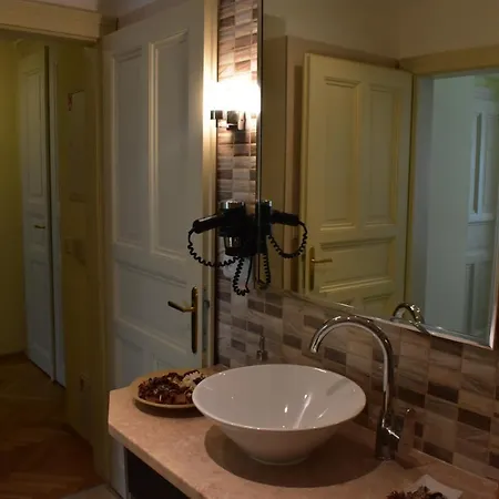 Vikroria - Halkova 5 * Praga