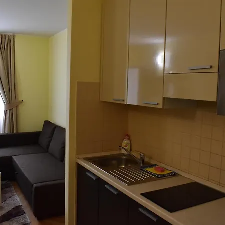 Vikroria - Hálkova 5 *