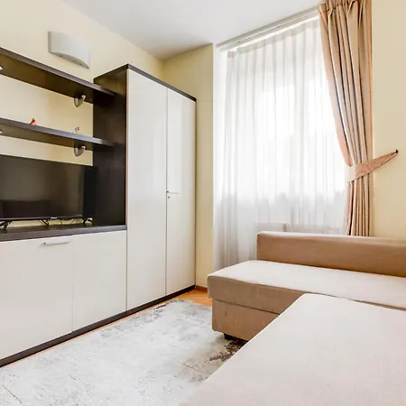 Vikroria - Halkova 5 *